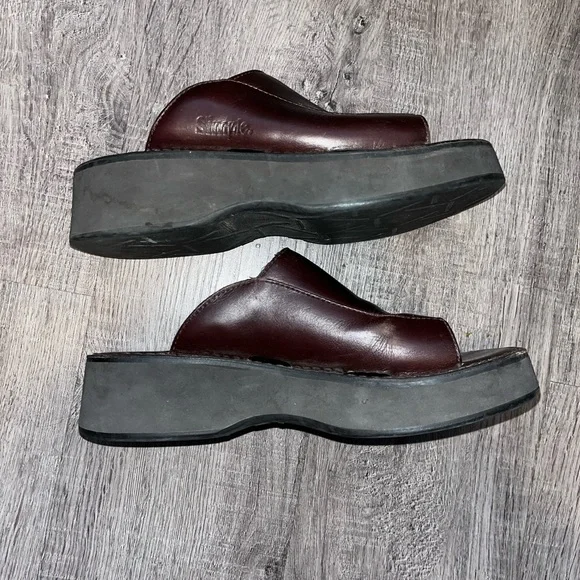 Simple Brand Sandals - Picture 2 of 4